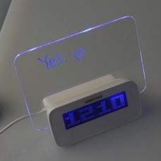 Laikrodis-žadintuvas su šviečiančios žinutės funkcija ir USB skirstytuvu